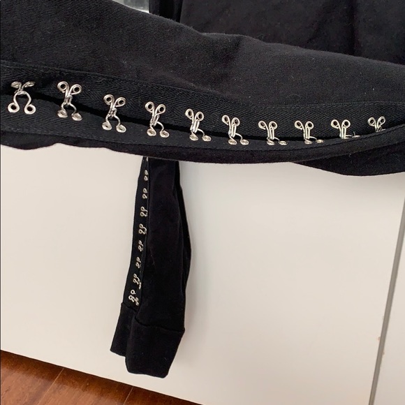 Black Cropped Long Sleeve - Picture 3 of 3